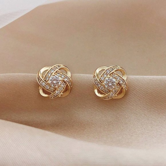 Sparkling Knot Stud Earrings: Elegant Glamour for Any Occasion - Picture 4 of 6